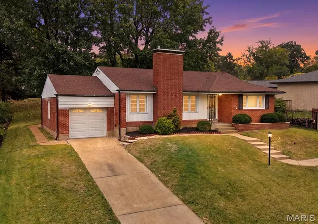 Photo 2 of Single family home for sale at 11 Pinewood Dr, Saint Louis, MO 63123 | MLS# MIS26065344 | Listing updated on 2026-10-18