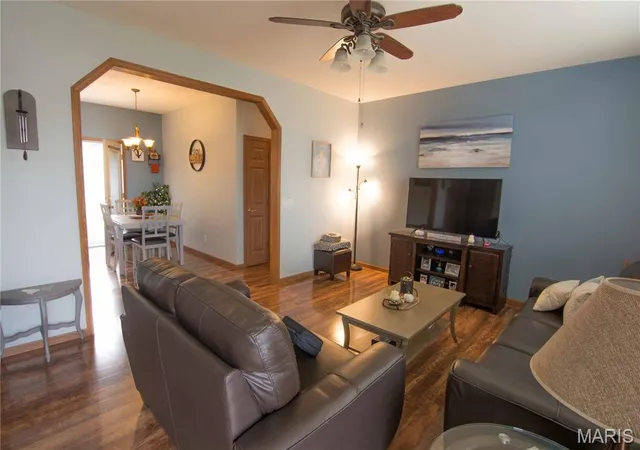 Photo 2 of Single family home for sale at 120 N Rock Is Ave, Vandalia, IL 62471 | MLS# MIS26065348 | Listing updated on 2026-10-11