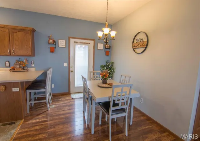 Photo 4 of Single family home for sale at 120 N Rock Is Ave, Vandalia, IL 62471 | MLS# MIS26065348 | Listing updated on 2026-10-11