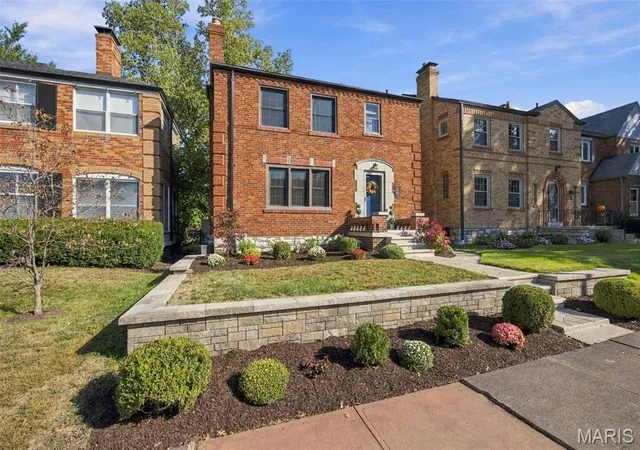 Photo 2 of Single family home for sale at 6349 Murdoch Ave, Saint Louis, MO 63109 | MLS# MIS26065358 | Listing updated on 2026-10-19