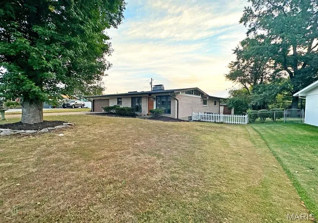 Single family home for sale at 10214 Julius Northway, Saint Louis, MO 63127 | MLS# MIS26065359