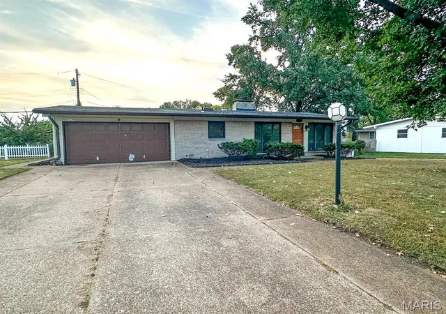 Photo 1 of Single family home for sale at 10214 Julius Northway, Saint Louis, MO 63127 | MLS# MIS26065359 | Listing updated on 2026-10-19