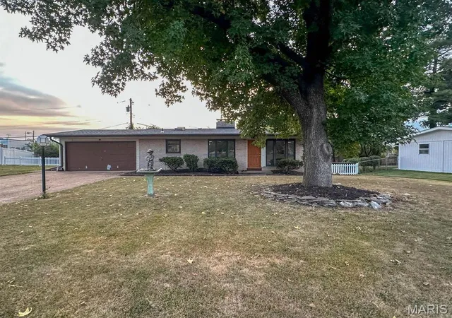 Photo 2 of Single family home for sale at 10214 Julius Northway, Saint Louis, MO 63127 | MLS# MIS26065359 | Listing updated on 2026-10-19