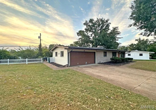Photo 3 of Single family home for sale at 10214 Julius Northway, Saint Louis, MO 63127 | MLS# MIS26065359 | Listing updated on 2026-10-19