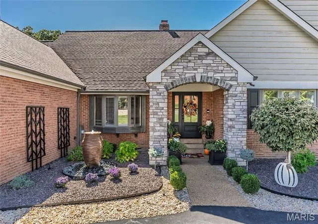 Photo 2 of Mansion for sale at 13524 Pine Wood Trl, Saint Louis, MO 63128 | MLS# MIS26065367 | Listing updated on 2026-10-22