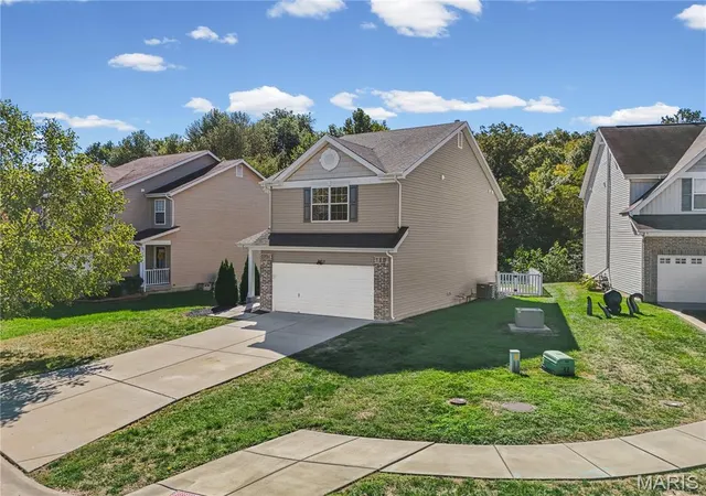 Photo 3 of Condo for sale at 513 Parkgate Dr, Lake Saint Louis, MO 63367 | MLS# MIS26065372 | Listing updated on 2026-10-26