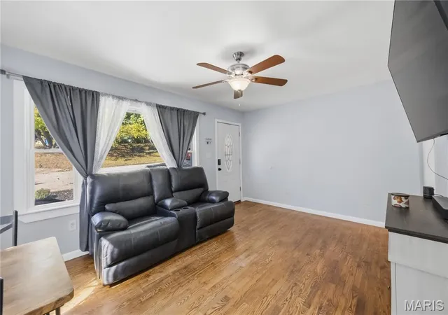 Photo 2 of Single family home for sale at 1307 S 3rd Street, De Soto, MO 63020 | MLS# MIS26065375 | Listing updated on 2026-10-10
