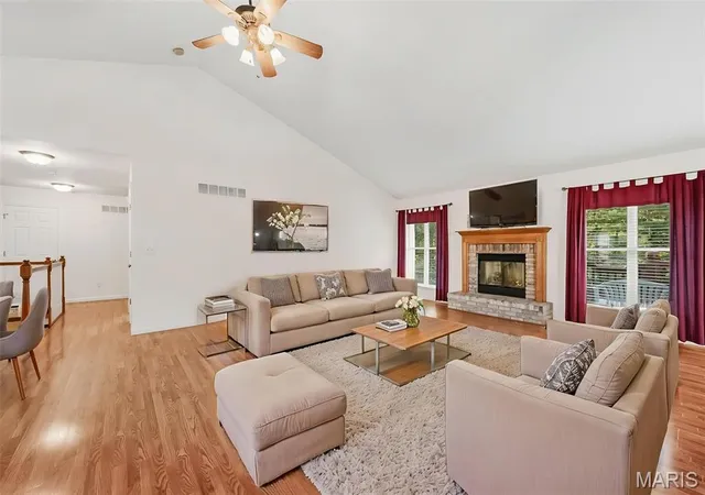 Photo 3 of Single family home for sale at 26 Briarwick Trl, Saint Peters, MO 63376 | MLS# MIS26065376 | Listing updated on 2026-10-19