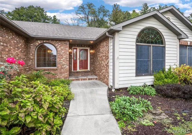 Photo 1 of Single family home for sale at 212 Keeneland Ct, Collinsville, IL 62234 | MLS# MIS26065382 | Listing updated on 2026-10-21