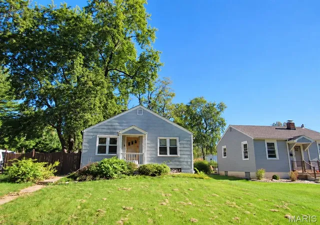 Photo 1 of Single family home for sale at 1722 E Belle Ave, Belleville, IL 62221 | MLS# MIS26065385 | Listing updated on 2026-10-12