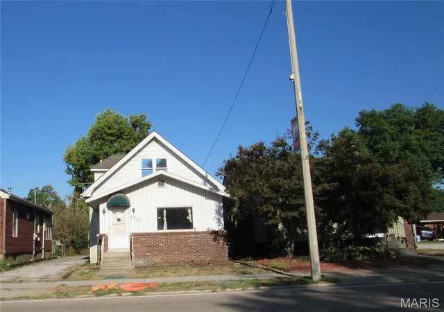 Photo 1 of Single family home for sale at 2707 Madison Ave, Granite City, IL 62040 | MLS# MIS26065387 | Listing updated on 2026-10-13