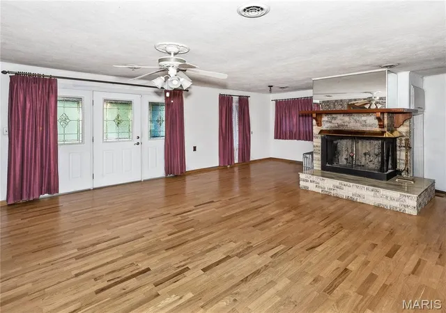 Photo 3 of Single family home for sale at 204 Twin Dr, Caseyville, IL 62232 | MLS# MIS26065389 | Listing updated on 2026-10-16