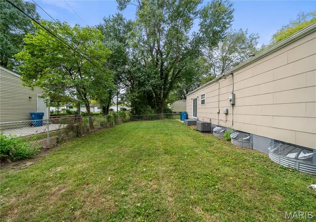 Photo 3 of Single family home for sale at 1070 Campion Ln, Florissant, MO 63031 | MLS# MIS26065398 | Listing updated on 2026-10-10