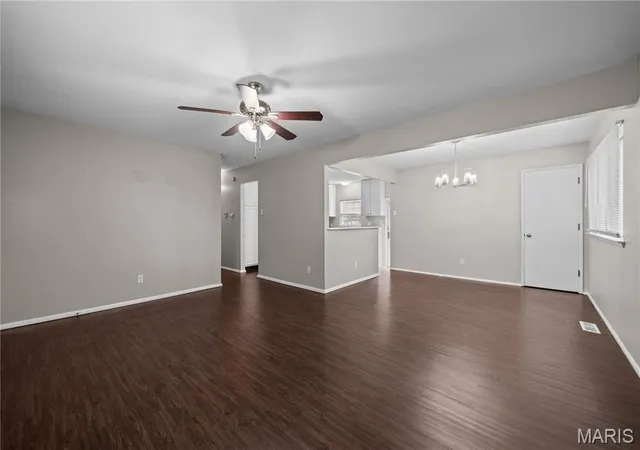Photo 4 of Single family home for sale at 1070 Campion Ln, Florissant, MO 63031 | MLS# MIS26065398 | Listing updated on 2026-10-10