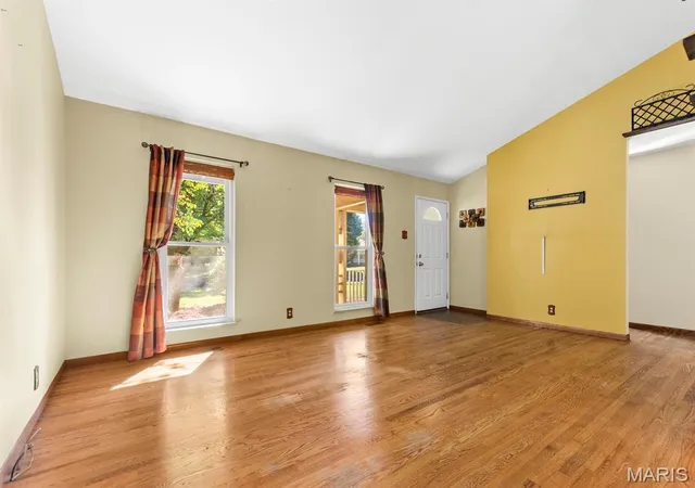 Photo 4 of Single family home for sale at 1395 Saint Anthony Ln, Florissant, MO 63033 | MLS# MIS26065407 | Listing updated on 2026-10-17