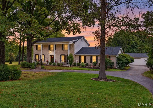 Photo 2 of Single family home for sale at 33 Weldon Spring Hts Dr, Weldon Spring, MO 63304 | MLS# MIS26065408 | Listing updated on 2026-10-16