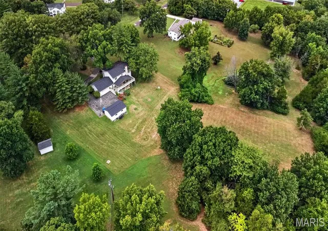 Photo 3 of Single family home for sale at 33 Weldon Spring Hts Dr, Weldon Spring, MO 63304 | MLS# MIS26065408 | Listing updated on 2026-10-16