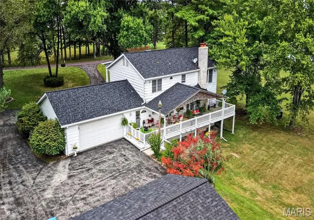 Photo 4 of Single family home for sale at 33 Weldon Spring Hts Dr, Weldon Spring, MO 63304 | MLS# MIS26065408 | Listing updated on 2026-10-16