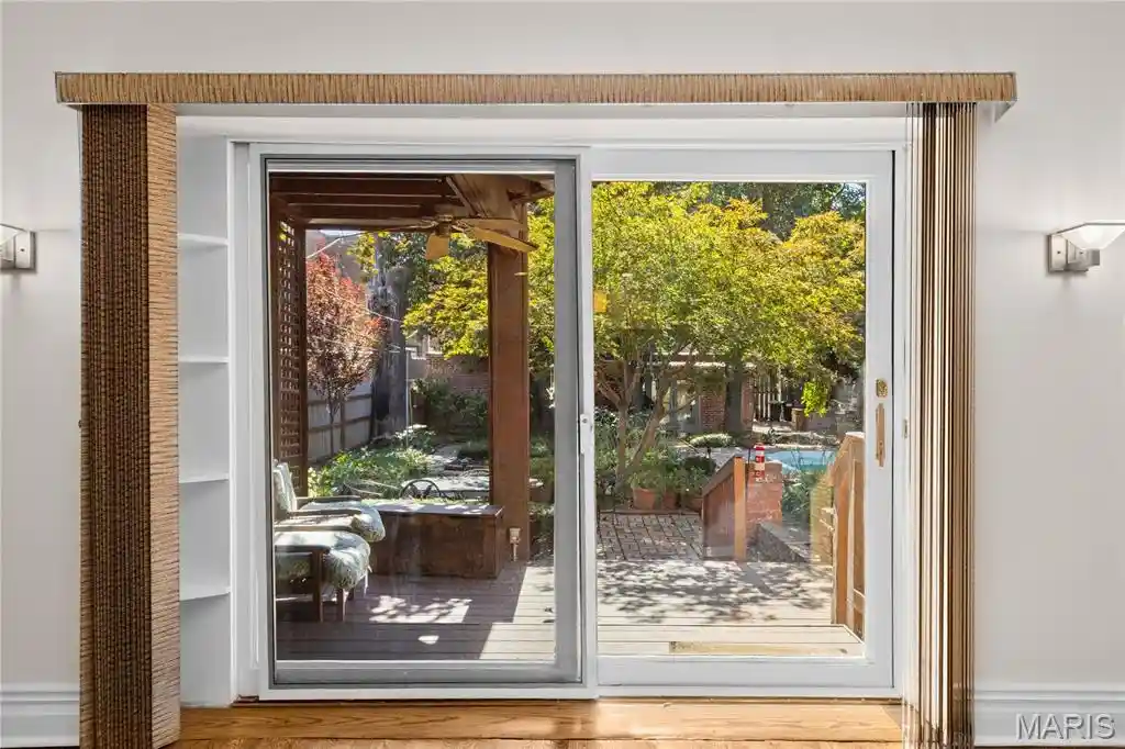 Listing Photo 11 - Condo for sale in building located at 4416 Laclede Ave, Saint Louis, MO 63108