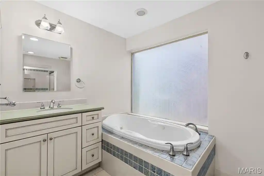 Listing Photo 18 - Condo for sale in building located at 4416 Laclede Ave, Saint Louis, MO 63108