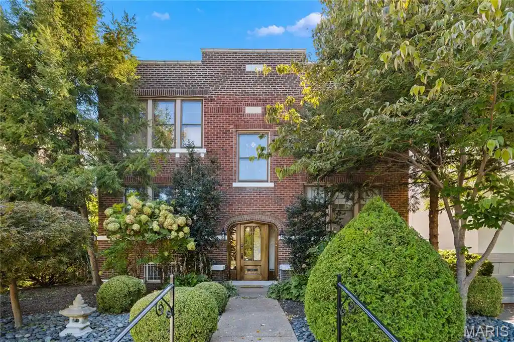Listing Photo 2 - Condo for sale in building located at 4416 Laclede Ave, Saint Louis, MO 63108