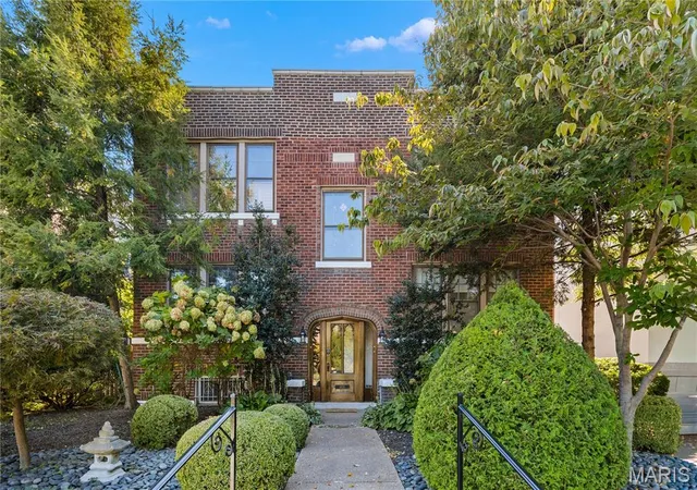 Photo 2 of Multi family home for sale at 4416 Laclede Ave, Saint Louis, MO 63108 | MLS# MIS26065412 | Listing updated on 2026-10-12