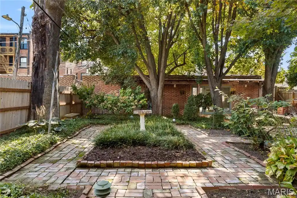 Listing Photo 27 - Condo for sale in building located at 4416 Laclede Ave, Saint Louis, MO 63108