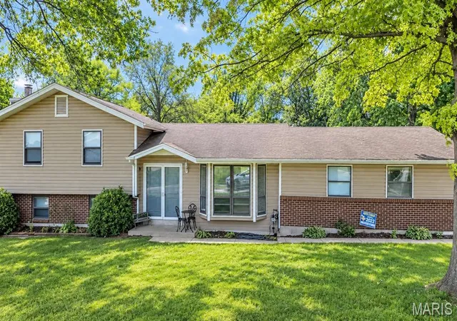 Photo 1 of Sale Pending at 111 Valvero Dr, Saint Charles, MO 63304 | MLS# MIS26065415 | Listing updated on 2026-10-24