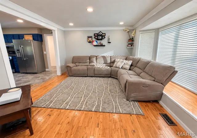 Photo 2 of Sale Pending at 111 Valvero Dr, Saint Charles, MO 63304 | MLS# MIS26065415 | Listing updated on 2026-10-24
