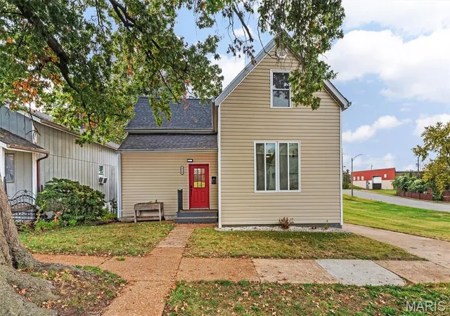 Photo 1 of Single family home for sale at 4528 Tholozan Ave, Saint Louis, MO 63116 | MLS# MIS26065424 | Listing updated on 2026-10-29