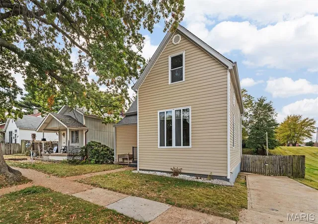 Photo 2 of Single family home for sale at 4528 Tholozan Ave, Saint Louis, MO 63116 | MLS# MIS26065424 | Listing updated on 2026-10-29