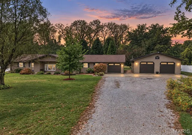 Photo 3 of Single family home for sale at 1446 Saint Thomas Rd, Granite City, IL 62040 | MLS# MIS26065425 | Listing updated on 2026-10-20