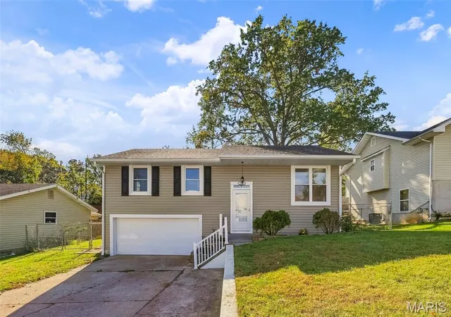 Photo 1 of Single family home for sale at 1406 Belleau Lake Dr, O Fallon, MO 63366 | MLS# MIS26065429 | Listing updated on 2026-10-23