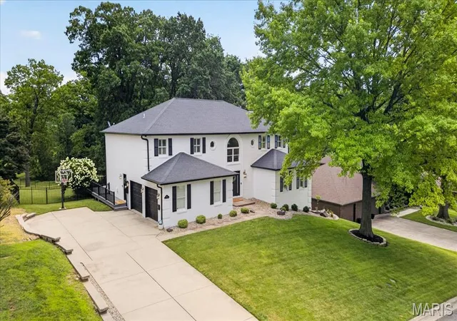 Photo 2 of Single family home for sale at 210 S Fairway Dr, Belleville, IL 62223 | MLS# MIS26065439 | Listing updated on 2026-10-19