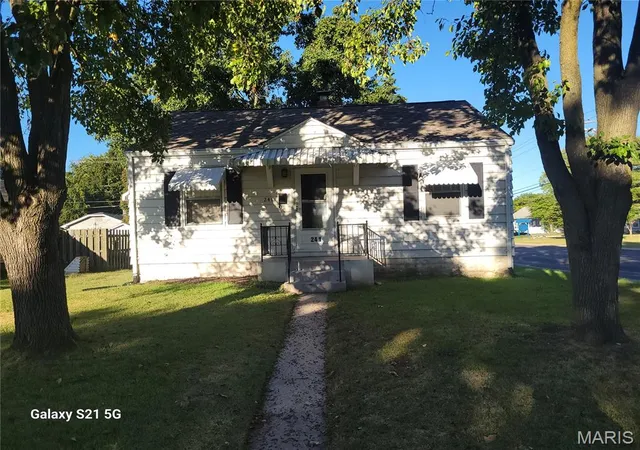 Photo 1 of Single family home for sale at 241 Haller Ave, East Alton, IL 62024 | MLS# MIS26065440 | Listing updated on 2026-10-19