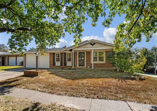 Photo 1 of Sale Pending at 900 Queensbridge Rd, Manchester, MO 63021 | MLS# MIS26065449 | Listing updated on 2026-10-15