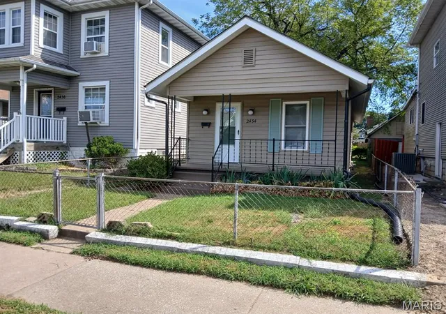 Photo 3 of Single family home for sale at 2434 Benton St, Granite City, IL 62040 | MLS# MIS26065453 | Listing updated on 2026-10-13