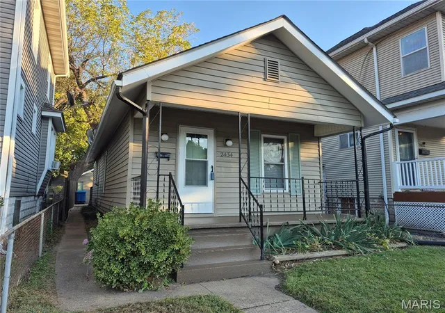 Photo 3 of Single family home for sale at 2434 Benton St, Granite City, IL 62040 | MLS# MIS26065453 | Listing updated on 2026-10-13