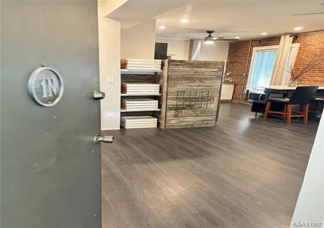 Photo 2 of Condo for sale at 411 Newstead Ave #1n, Saint Louis, MO 63108 | MLS# MIS26065458 | Listing updated on 2026-10-12