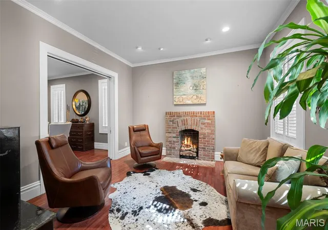 Photo 4 of Sale Pending at 3009 Allen Ave, Saint Louis, MO 63104 | MLS# MIS26065477 | Listing updated on 2026-10-25