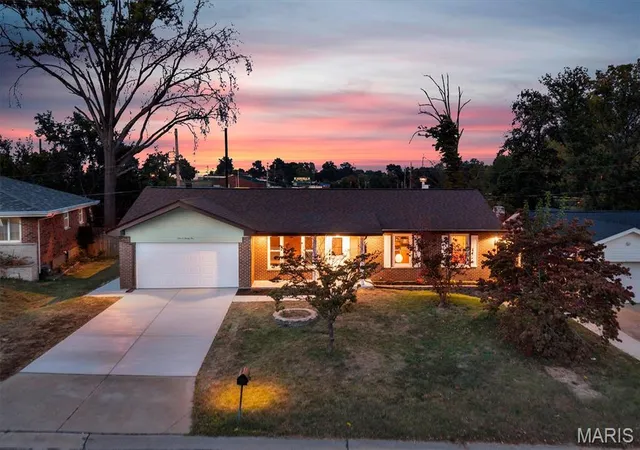 Photo 1 of Single family home for sale at 1125 Hawkstone Ln, Saint Louis, MO 63125 | MLS# MIS26065478 | Listing updated on 2026-10-22