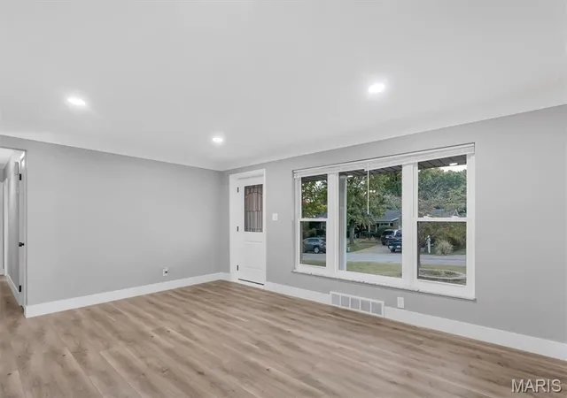 Photo 3 of Single family home for sale at 1125 Hawkstone Ln, Saint Louis, MO 63125 | MLS# MIS26065478 | Listing updated on 2026-10-22