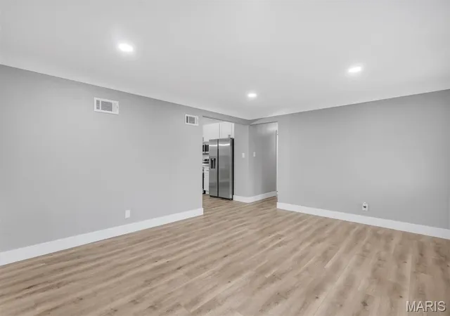 Photo 4 of Single family home for sale at 1125 Hawkstone Ln, Saint Louis, MO 63125 | MLS# MIS26065478 | Listing updated on 2026-10-22