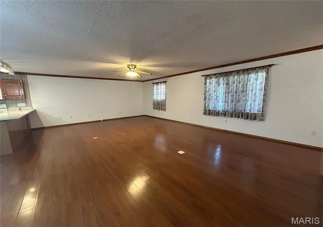 Photo 3 of Single family home for sale at 802 N Poplar St, Dexter, MO 63841 | MLS# MIS26065487 | Listing updated on 2026-10-14