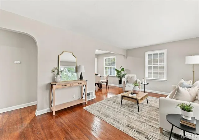 Photo 3 of Single family home for sale at 7617 Taber Dr, Saint Louis, MO 63133 | MLS# MIS26065489 | Listing updated on 2026-10-19