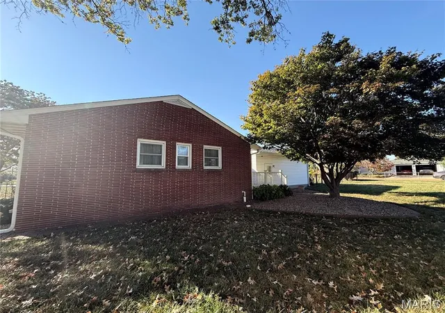Photo 2 of Sale Pending at 506 S Delmar Ave, Hartford, IL 62048 | MLS# MIS26065499 | Listing updated on 2026-10-15
