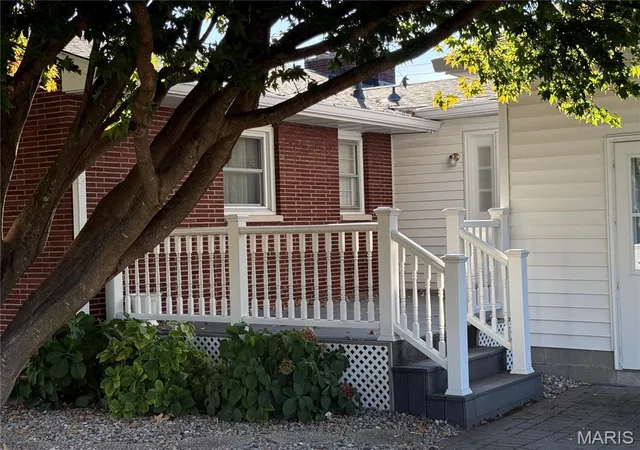Photo 3 of Sale Pending at 506 S Delmar Ave, Hartford, IL 62048 | MLS# MIS26065499 | Listing updated on 2026-10-15
