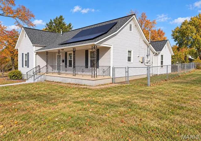 Photo 2 of Sale Pending at 418 C St, Bonne Terre, MO 63628 | MLS# MIS26065507 | Listing updated on 2026-10-27