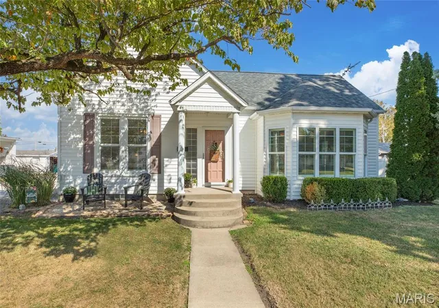 Photo 1 of Single family home for sale at 208 Church St, Carrollton, IL 62016 | MLS# MIS26065513 | Listing updated on 2026-10-19