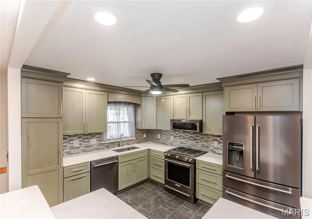 Photo 4 of Single family home for sale at 2 Biscayne Dr, Edwardsville, IL 62025 | MLS# MIS26065515 | Listing updated on 2026-10-20